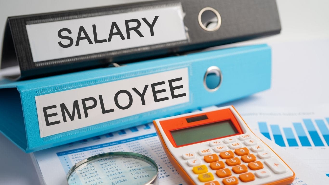 How Much Salary is Enough to Live in Saudi Arabia?